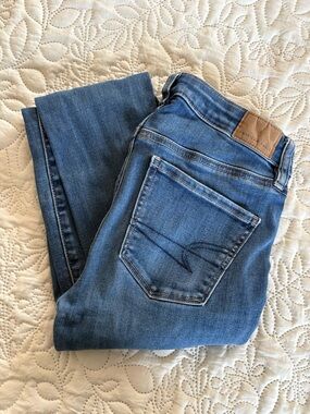 American Eagle Outfitters Skinny Jeans in Medium Blue Wash